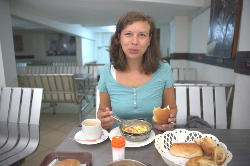 Helena beim Frühstück