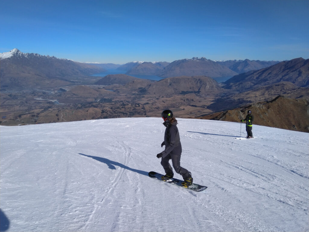 Helena im Skigebiet Coronet Peak bei Queenstown