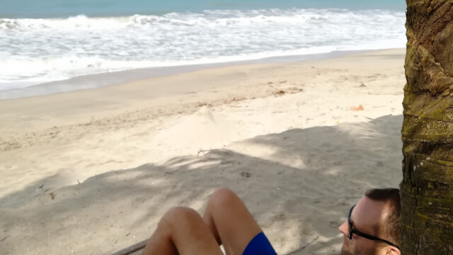 Tobi auf Strandliege