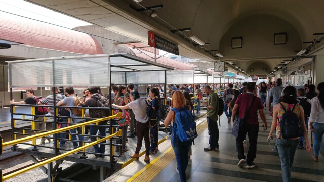 Einstiegsplattformen der Metro