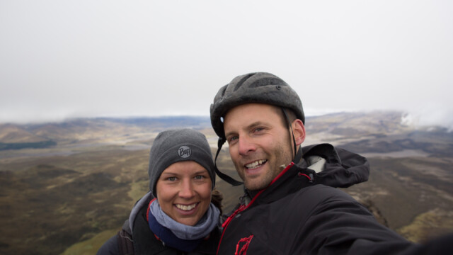 Helena und Tobi mit Fahrradhelm