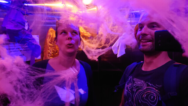 Fahrstuhl mit Halloween Deko