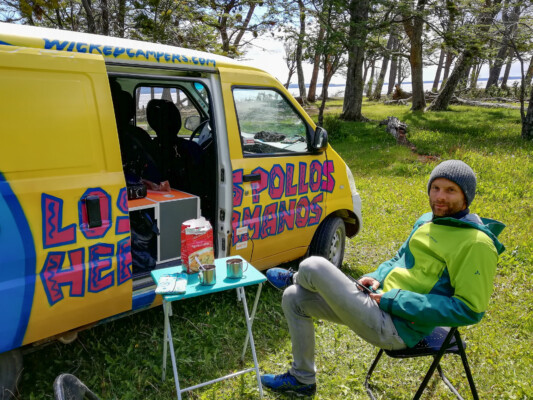 Tobi mit Campervan am Lago Blanco