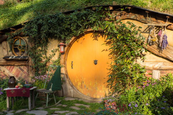 Hobbithöhle im perfekten Sonnenlicht