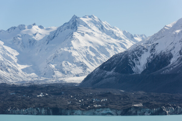 Tasman Glacier mit Douglas Peak im Hintergrund